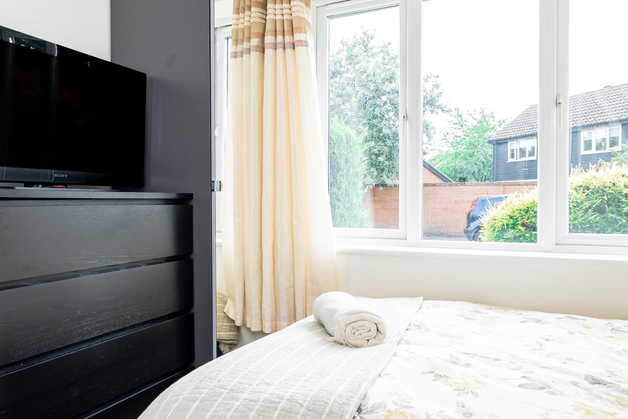 Earley Luxury Ensuite Room With Private Entrance Reading Exterior photo