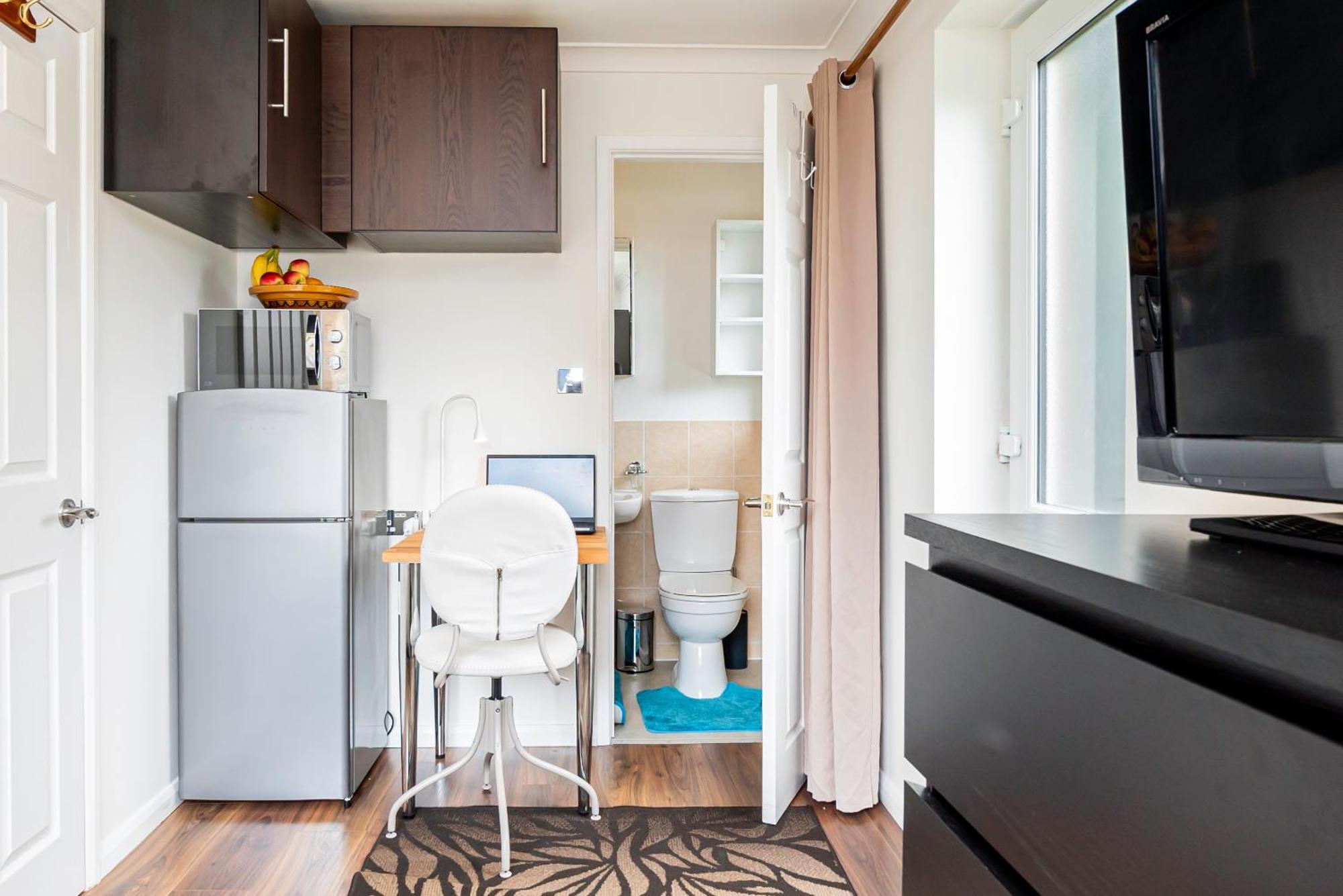 Earley Luxury Ensuite Room With Private Entrance Reading Exterior photo